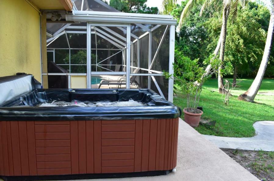 Jupiter Waterfalls - Newly Updated - Tiki Hut, Fire Pit, Kitchen, Pool Heater And More Buitenkant foto